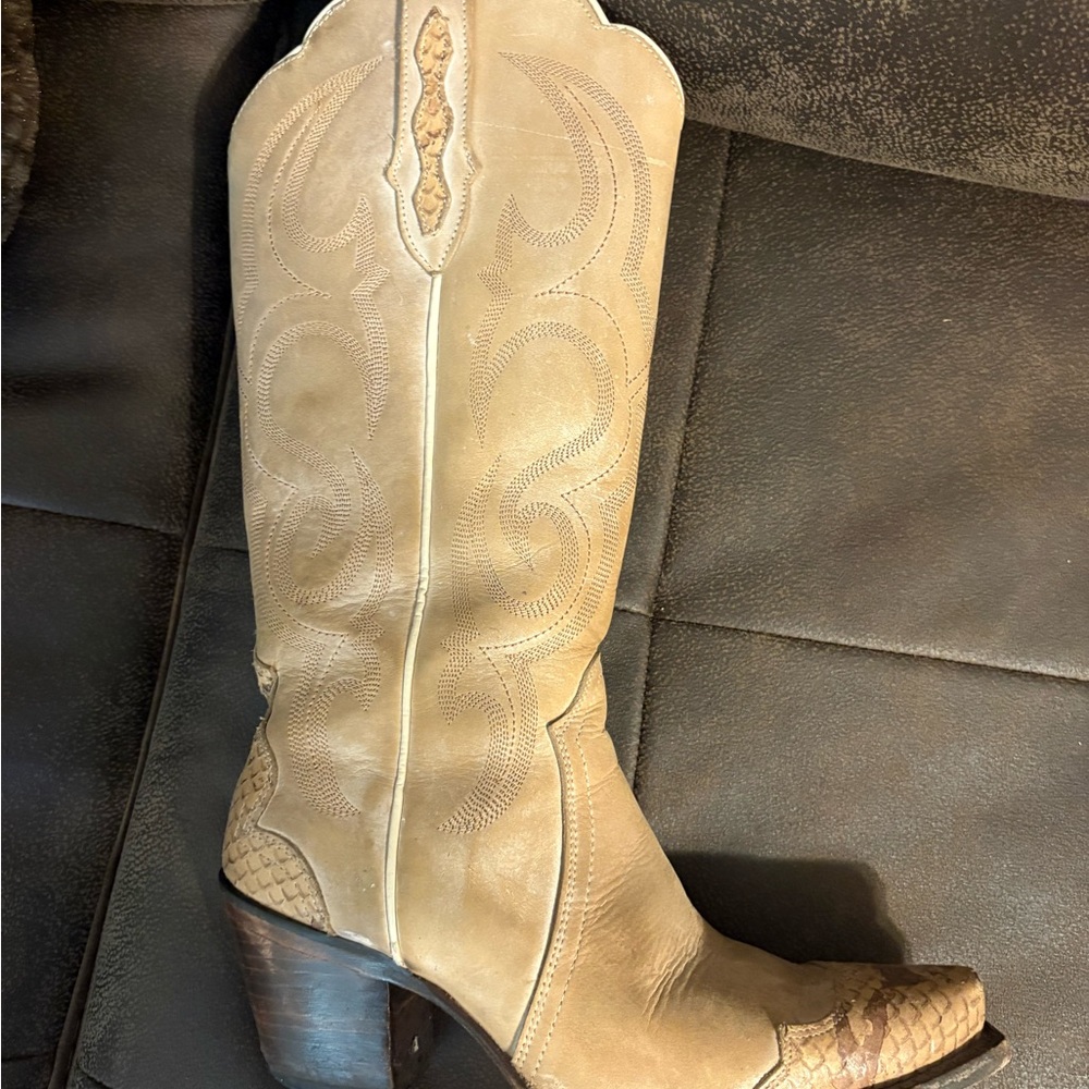 Stylish Beige and Brown Heeled Boots IDYLLWIND by Miranda Lambert - Picture 4 of 5
